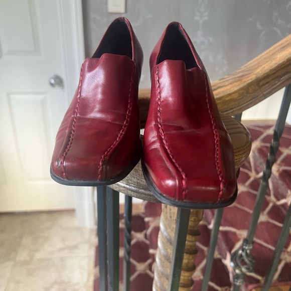 Franco Sarto ladies heel loafers very good condition burgundy 6 1/2 - Picture 6 of 9